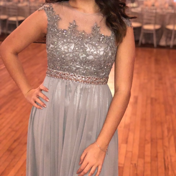 Elegant Silver A-line Gown👗 - Picture 2 of 5